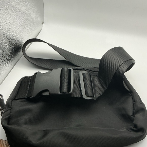 blue lululemon bag lululemon Everywhere Belt Bag Starch Blue